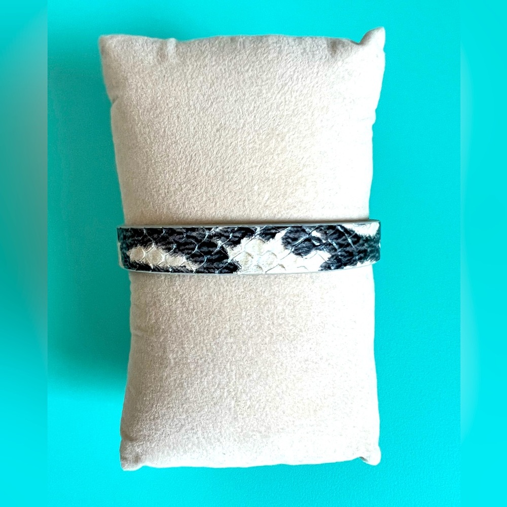 🌟 KEEP Collective 🌟 Brand new Single Leather Band Black/White Snake/Cool Gray